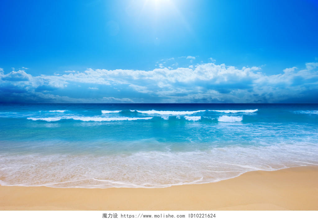 清新明亮自然风景蓝天白云阳光的大海沙滩风景图